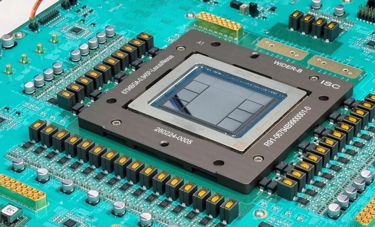 OpenAI presenta el rendimiento de Jalapeño, su primer chip para inferencia de IA: promete ser más rápido y eficiente