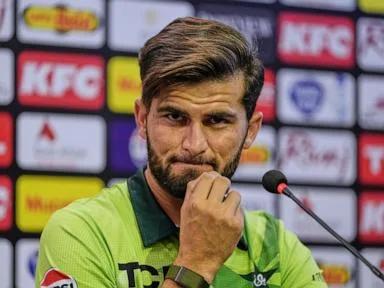 Sri Lanka wins toss, elects to field against Pakistan in opening game of tri-series