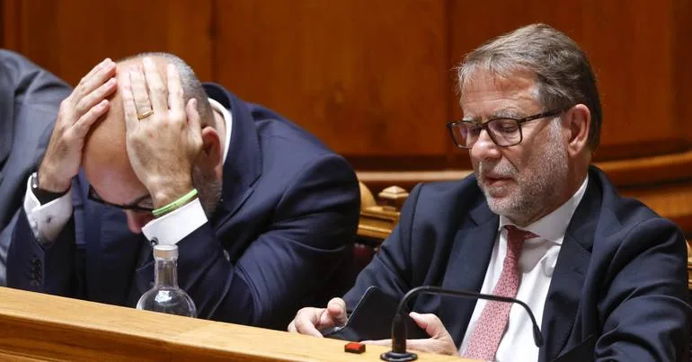 Moção condenada à partida, mas Chega volta a pista própria