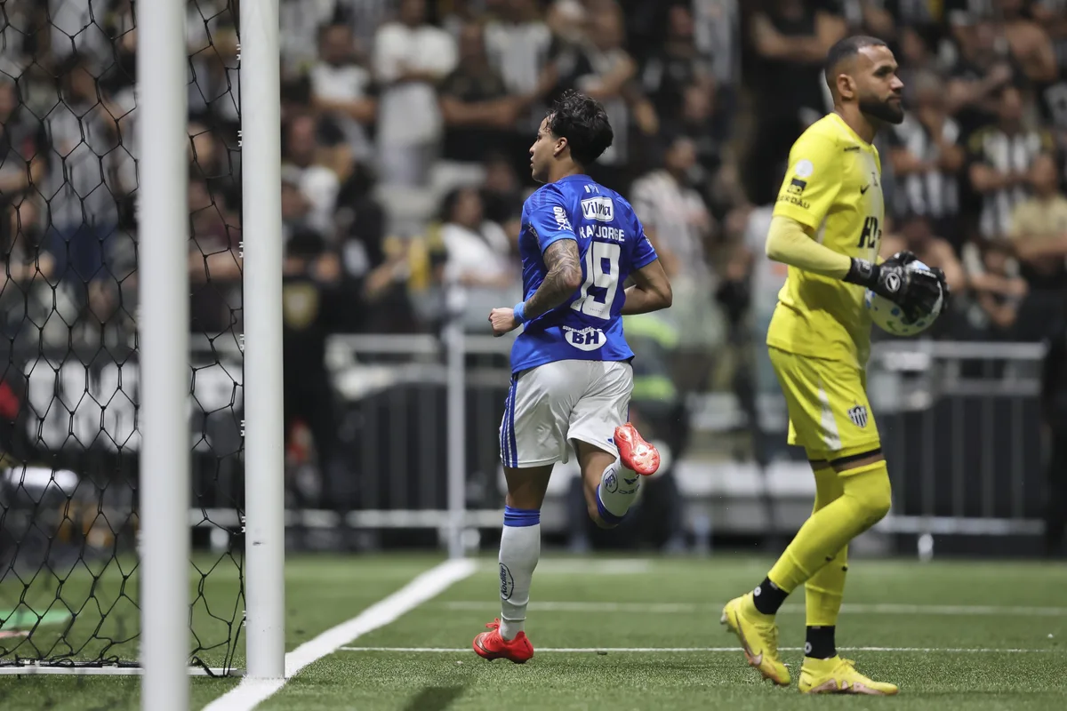 Kaio Jorge marca pelo Cruzeiro, gera revolta no Atlético-MG e provoca: "Papai tá aqui"; vídeo