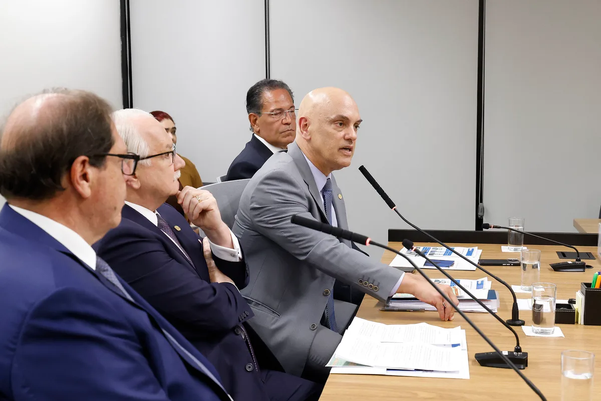 Crusoé: PF identifica que Vorcaro enviou mensagens a Moraes