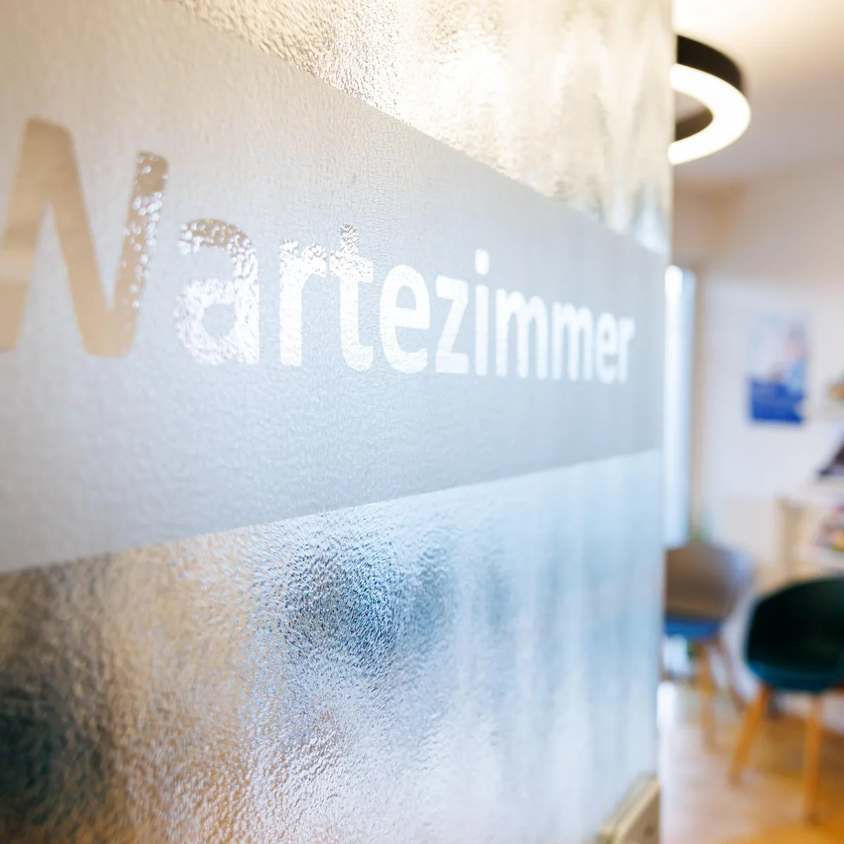 Virtuelle Assistenten - Verbraucherschützer: Digitaler Zugang zu Arztterminen wird zur Hürde für Ältere