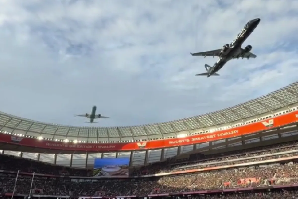 Aérea se defende nas redes após aviões passarem 'raspando' acima de estádio: 'Planejamento, precisão, desempenho'