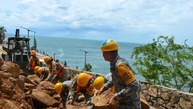 Tempestade Simon intensificou-se e transformou-se em furacão no México