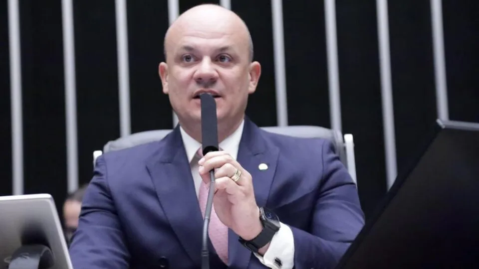 Temor de retaliações do STF pesa no cálculo do Centrão sobre apoio a Flávio