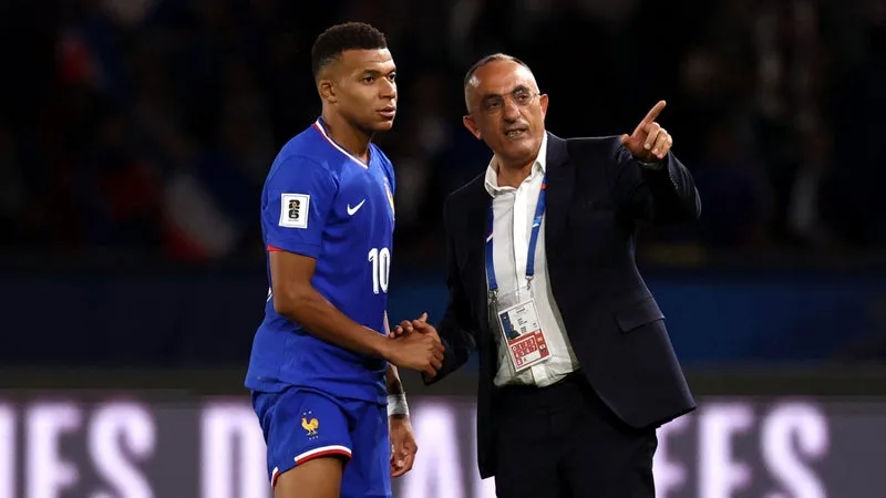 Equipe de France: Kylian Mbappé et sa mère ont été auditionnés dans l'affaire Sanhadji
