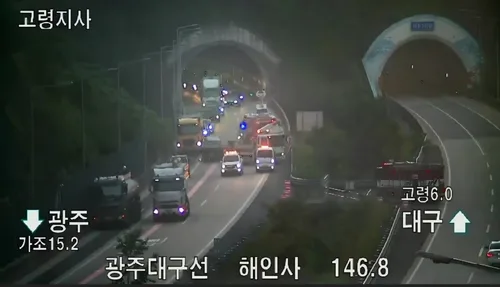 합천 야로 3터널 인근서 탱크로리 등 3중 추돌…1명 심정지