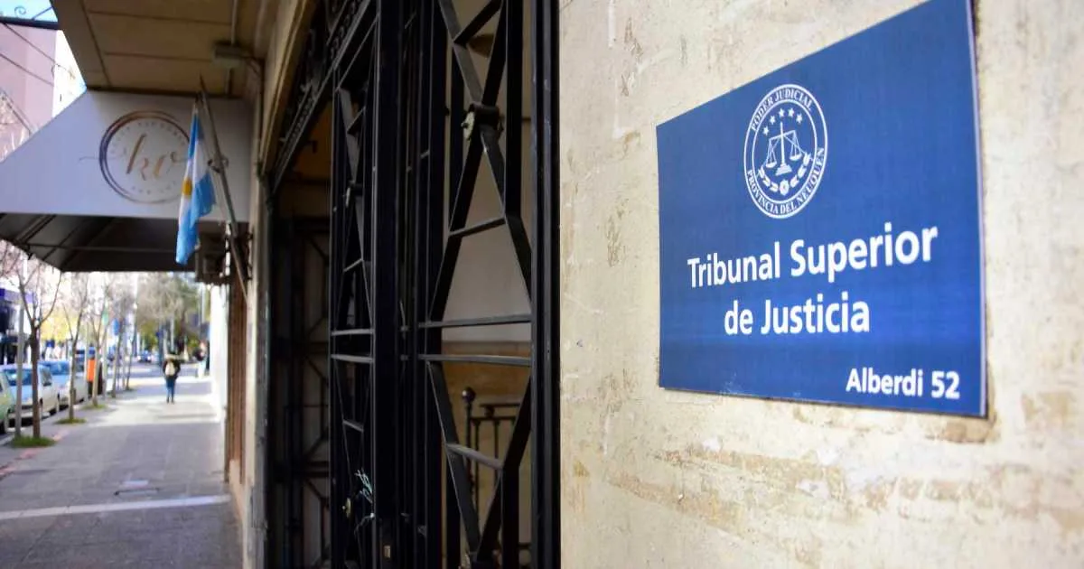 Tres votos en contra y varias ausencias: se aprobó la reelección indefinida en el TSJ de Neuquén