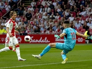 Mercato PSG. Nature forte, fan de Neymar et ailier virevoltant… Qui est Mika Godts, la nouvelle recrue parisienne ?