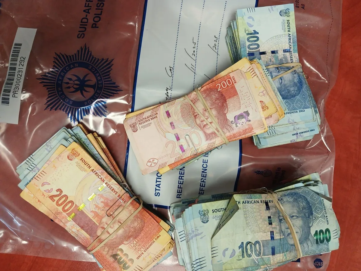 Cop bust taking dagga and tobacco into police holding cells