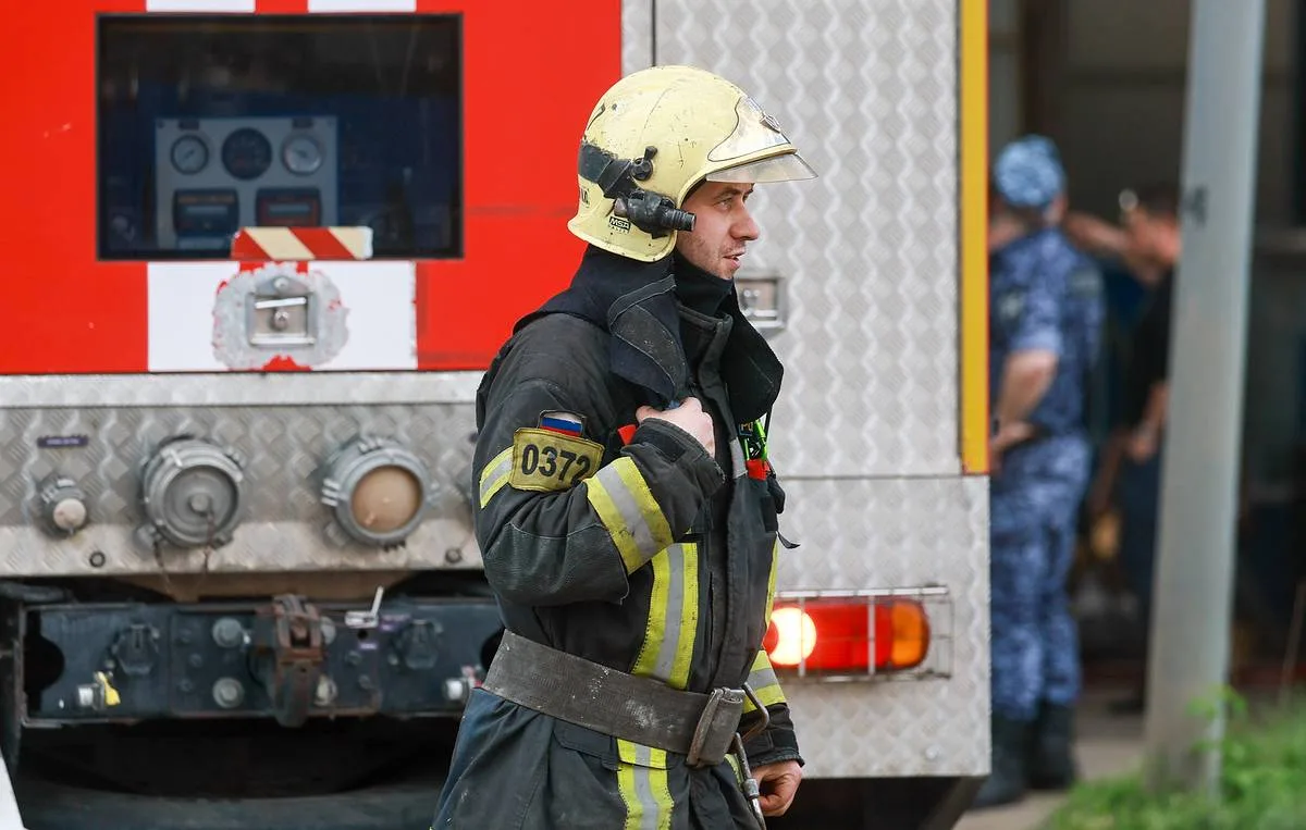 82,000 square meters of St. Petersburg warehouse on fire — Emergencies Ministry
