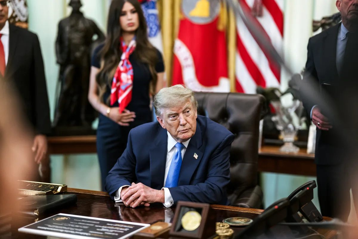 Trump manda jornalista ficar quieta durante entrevista na Casa Branca