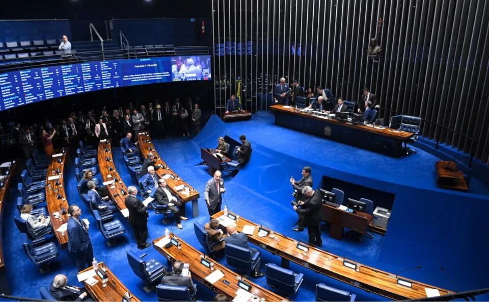 Confira as intenções de voto para o Senado; Paraná Pesquisas mostra disputa acirrada