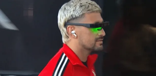 Por que Arrascaeta usou óculos especiais antes de Flamengo x Mirassol?