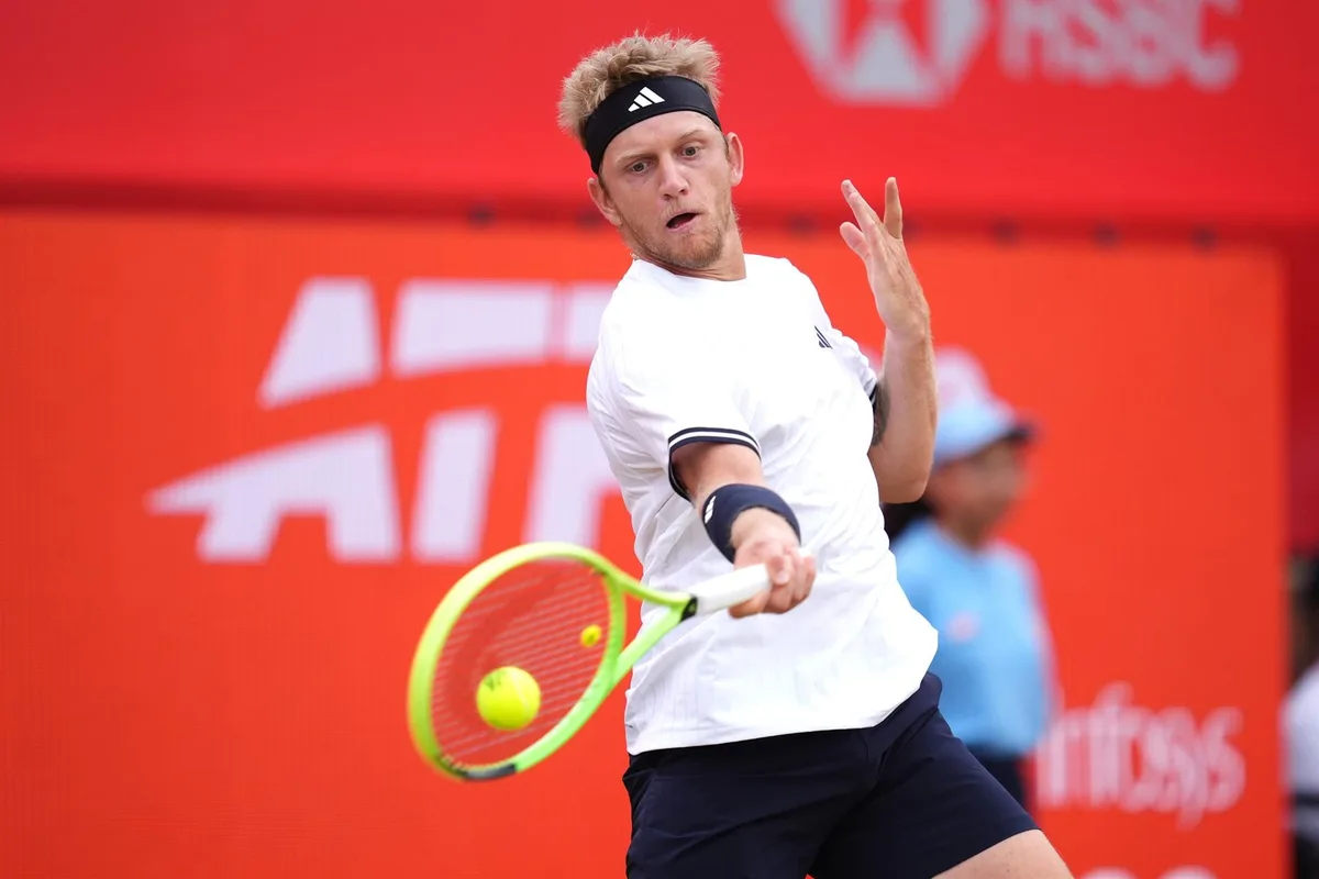 Davidovich tumba a Zverev y se mete en la final de Shanghái