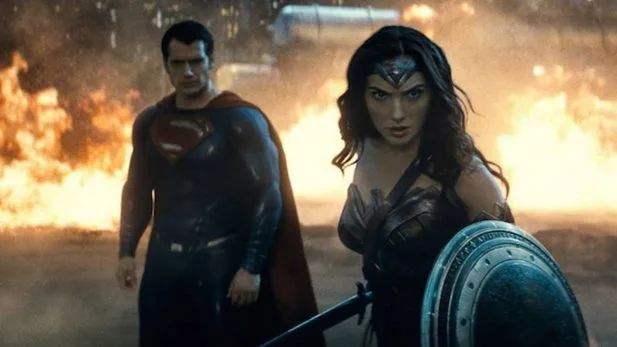 Gal Gadot expõe promessa da DC antes de sua saída como Mulher-Maravilha e critica tratamento com Henry Cavill Foto: Reprodução/YouTube; Divulgação/Warner Bros