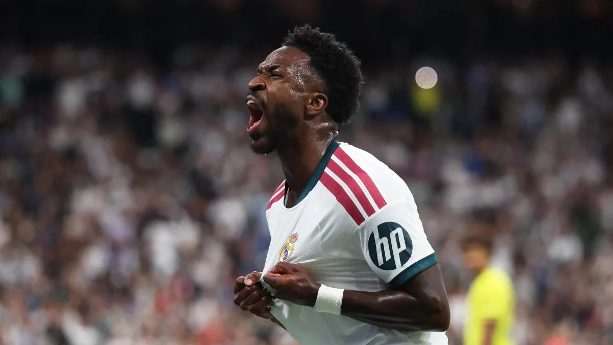 Vinícius se queda sin gol y roja por tirar del pelo a Saliba