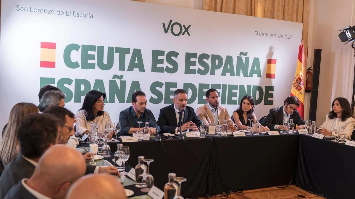 Abascal pide al PP sus votos para activar el artículo 102 de la Constitución y juzgar a Sánchez por traición