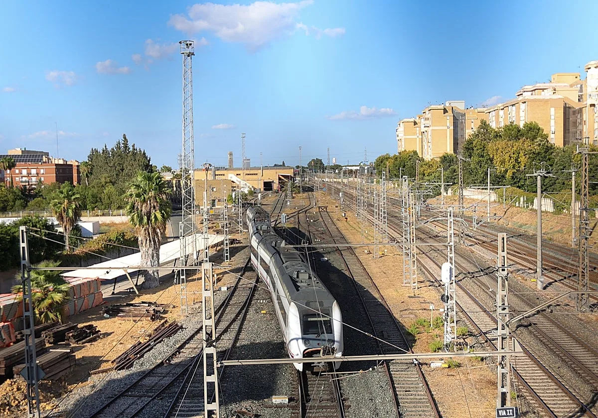 Fomento denuncia el «desprecio» del Ministerio tras ignorar su estudio para el tren al aeropuerto de Sevilla