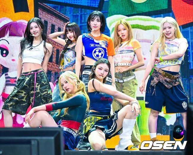 [사진]아워벌스데이,''엔믹스 이후 JYP 4년만의 걸그룹'