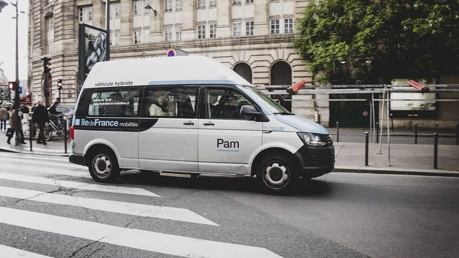 "Abandonné" faute de transport adapté à son handicap, Maxence écrit à Valérie Pécresse pour ne pas perdre son travail