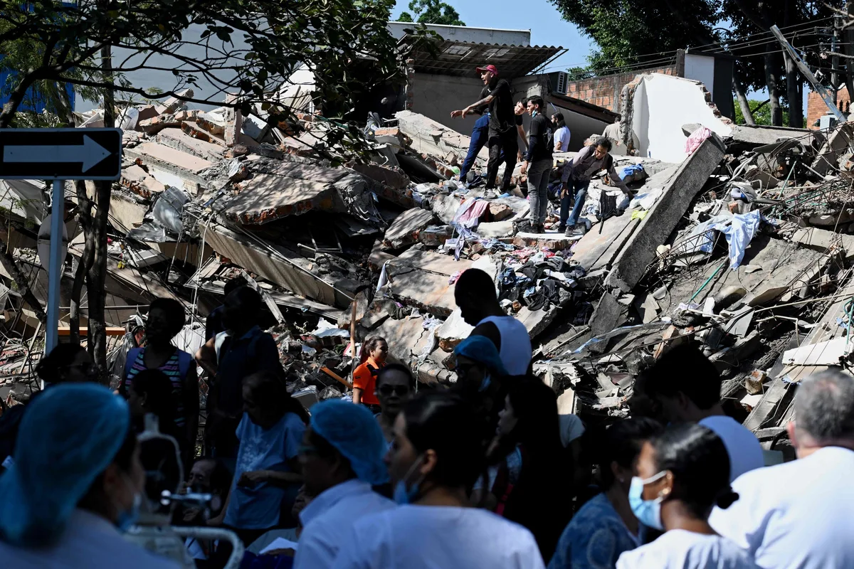 Sube a 273 el número de muertos por el terremoto en Colombia