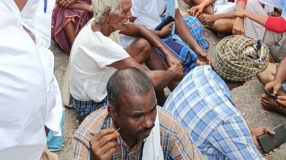 Two SC men fall at BC villagers’ feet after row over burial of 90-year-old in Erode cemetery