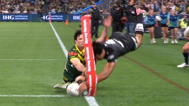 McLean scores freakish try for Kiwis