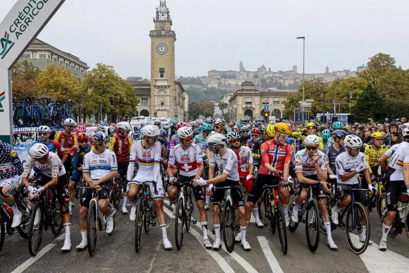 « Aucune autre famille ne devrait recevoir l'appel que nous avons reçu » : le père de Finlay Tarling salue la protestation des coureurs sur le Tour de Lombardie
