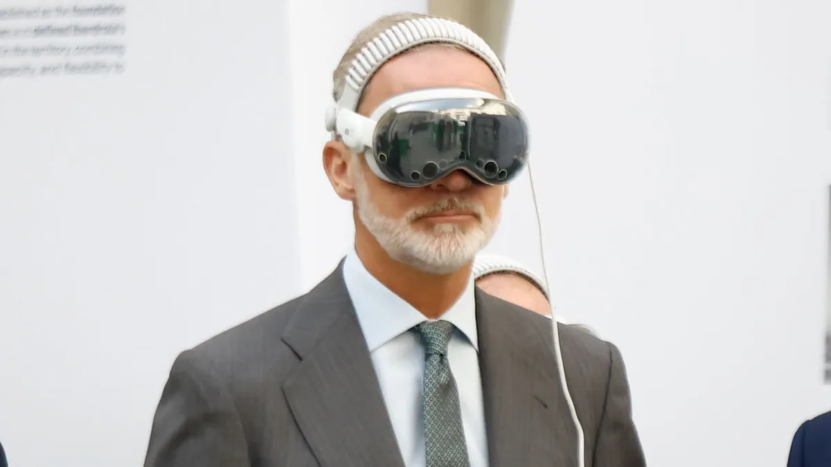 Felipe VI se convierte en el rey futurista: gafas de realidad virtual y viaje a la ciudad del mañana, en fotos