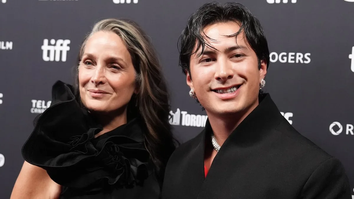 Toronto fans go wild for Hudson Williams. And the cast of his new show goes wild for Canada