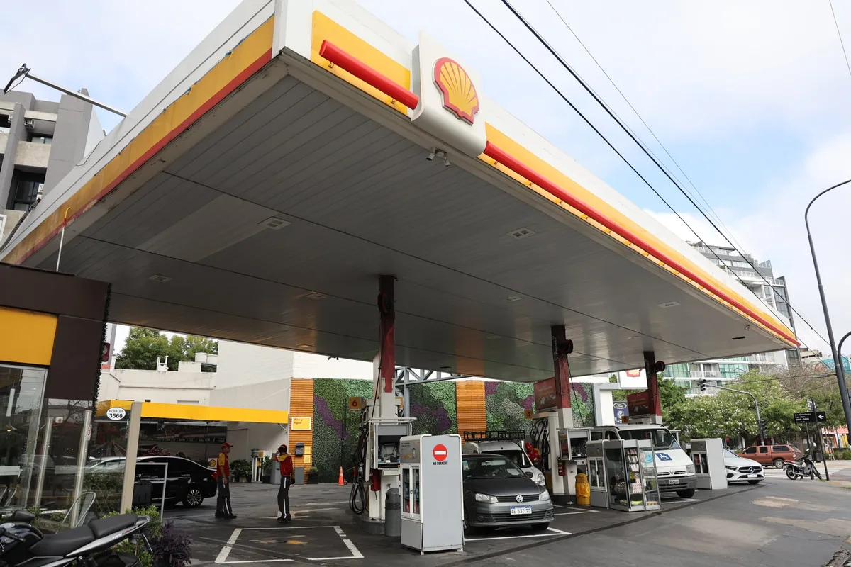Los socios de José Luis Manzano ya manejan las estaciones Shell y el empresario se prepara para ingresar al negocio