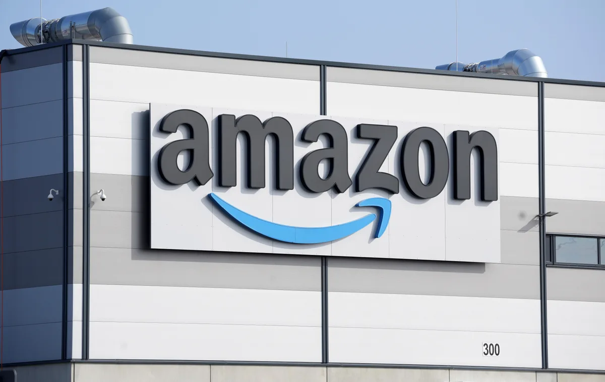 Amazon ampliará a 500 ciudades de EU el reparto de paquetes ligeros con drones