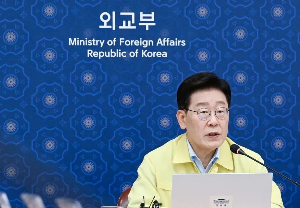 [속보] 이 대통령 지지율, 3%p 떨어진 42%…취임 뒤 최저 [갤럽]