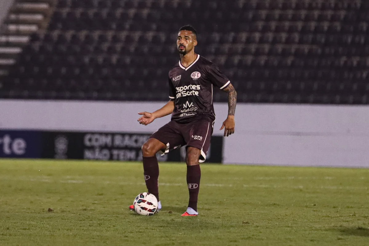 Carlão estreia pela Ferroviária em jogo decisivo: "Deixou tudo mais especial"
