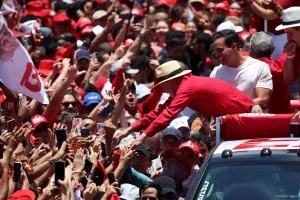 Lula diz que “tesouraço” de Flávio mira Bolsa Família e outros programas sociais