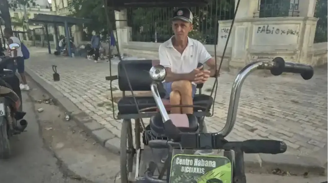 63 años y ocho horas recorriendo La Habana: Conoce la historia de Toni, el bicitaxista