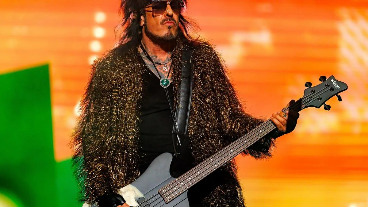 Nikki Sixx joins Jamest Hetfield in going viral after blasting artists who preach politics onstage