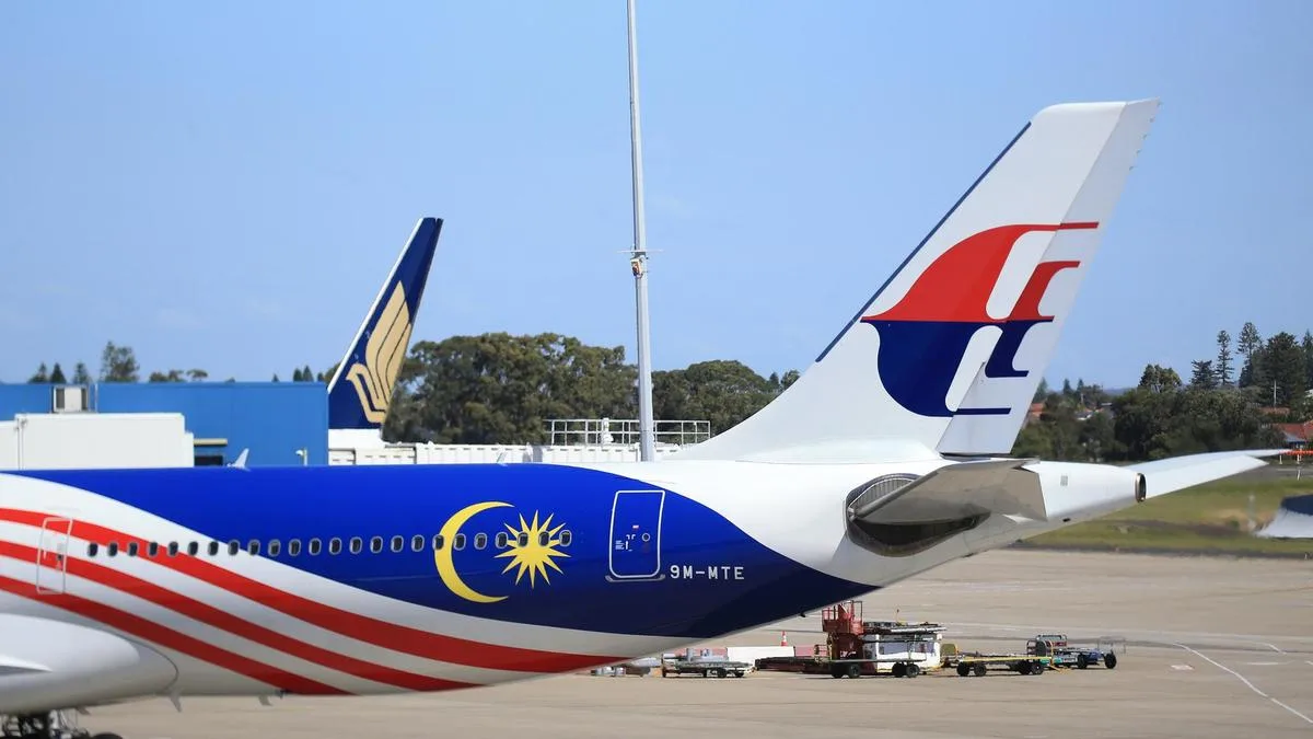 Passengers and crew rush to help as man dies on Sydney-bound flight