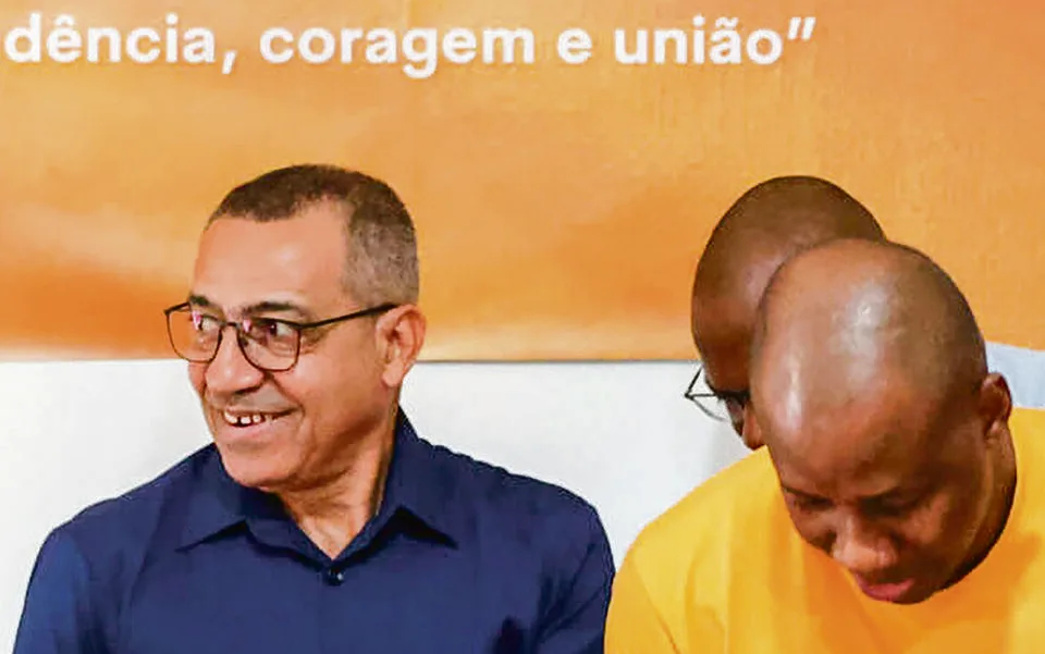 Presidente são-tomense toma posse e apela à estabilidade, unidade e trabalho para promover crescimento económico