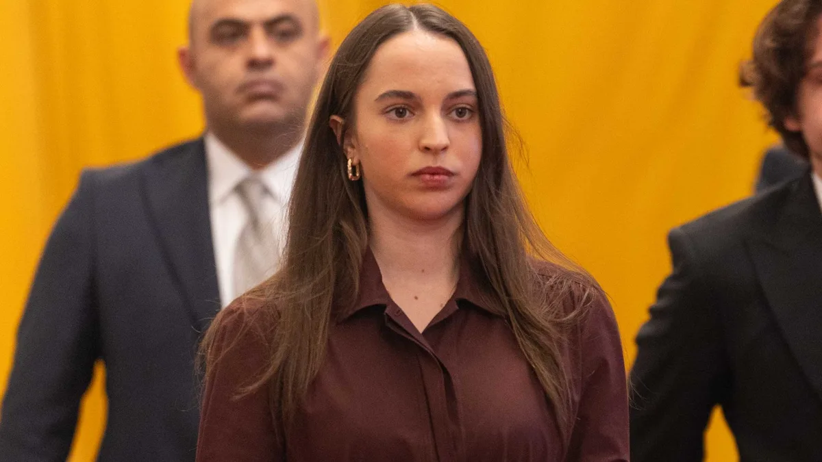 Salma de Jordania se suma al furor de las 'royals' por recuperar prendas de sus madres y se pone un vestido camisero de Rania ideal para entretiempo
