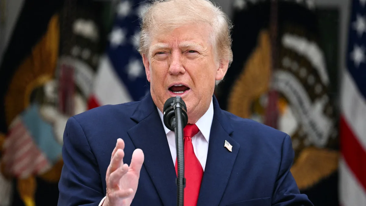 Guerre en Ukraine: en pleine crise avec Kiev, Donald Trump exempte la Russie de nouvelles sanctions au nom de "l'intérêt national des États-Unis"