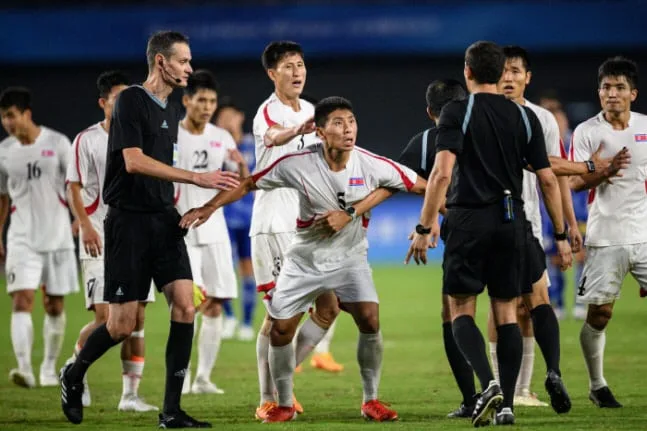 "주먹질→심판 위협" 경악의 일본, AG 또 북한 만나자 벌벌떠는 충격의 악몽→'부상 조심하자' 우려 폭발…'4년 연속 금메달' 도전, 이민성호는 '꽃길'