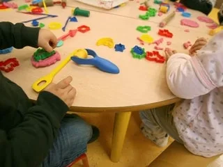 Un « grave incident » : à Nanterre, deux enfants de 3 ans sortent seuls du centre de loisirs, les animatrices congédiées