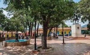 Ajustan horario del aseo en casco histórico de Petare