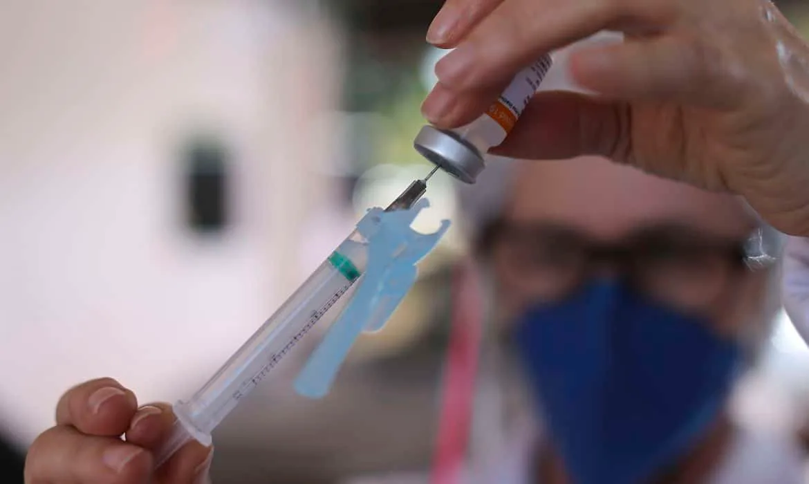 Fiocruz dá passo histórico com vacina brasileira de RNA contra Covid; testes começam em 2027
