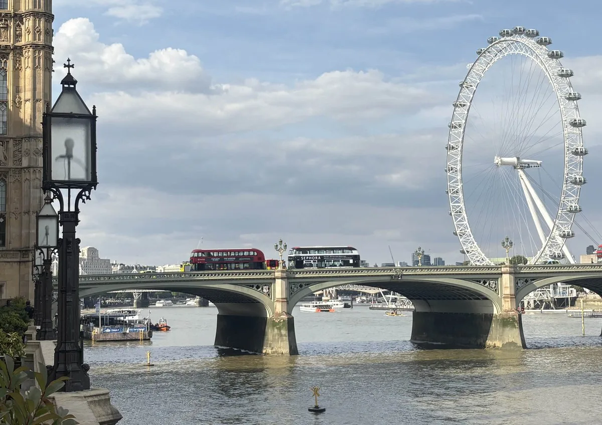 Westminster Bridge closed in both directions as officers respond to 'ongoing police incident'