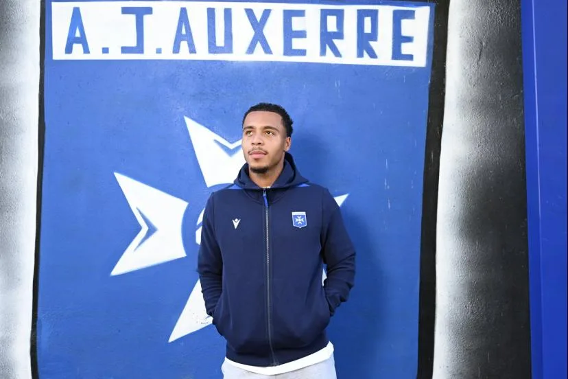 Discret au quotidien et serial buteur, Cameron Archer, l'attaquant anglais d'Auxerre qui « pourrait bien avoir un jour une carte à jouer » avec les Three Lions