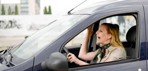 Aggression im Straßenverkehr wächst: Warum die Straße immer mehr zur Kampfzone wird