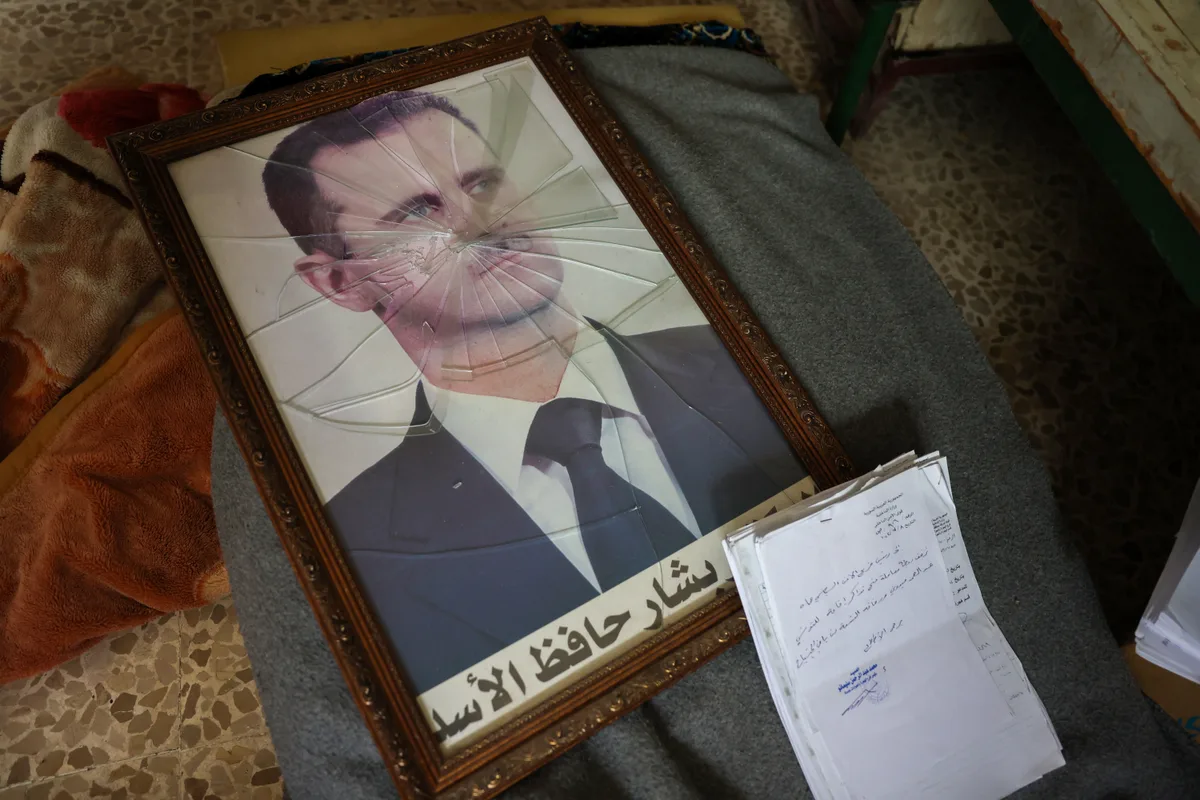 Síria começa a destruir armas químicas da era Bashar al-Assad
